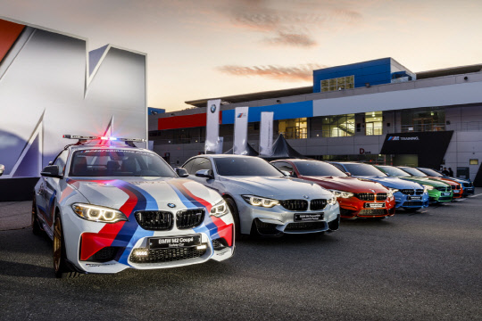 BMW그룹코리아가 매년 M 소비자를 대상으로 서킷 주행 경험을 제공하는 'BMW M 트랙 데이 코리아'에서 차량들이 줄지어 서있다.  BMW그룹코리아 제공